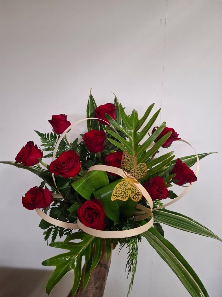 Belle intention de 11 Roses Rouges et Déco